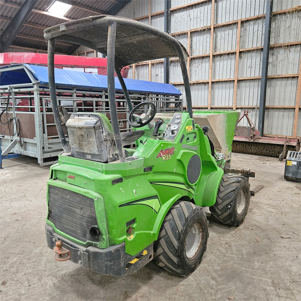 Avant R35 - M635RIMCT - Gumikerekes homlokrakodó: 5 kép. Avant R35 - M635RIMCT - Gumikerekes homlokrakodó: 5 kép.