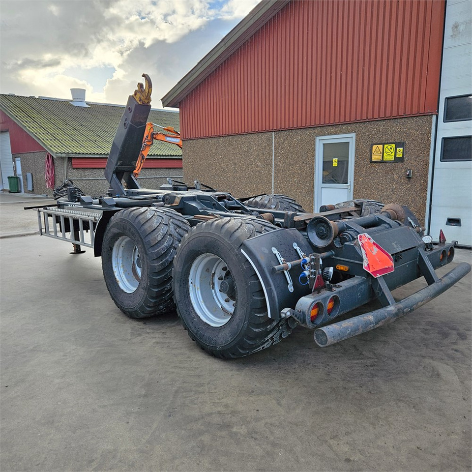 BS 22,5 ton - Multiliftes/ Konténerszállító pótkocsi: 4 kép. BS 22,5 ton - Multiliftes/ Konténerszállító pótkocsi: 4 kép.