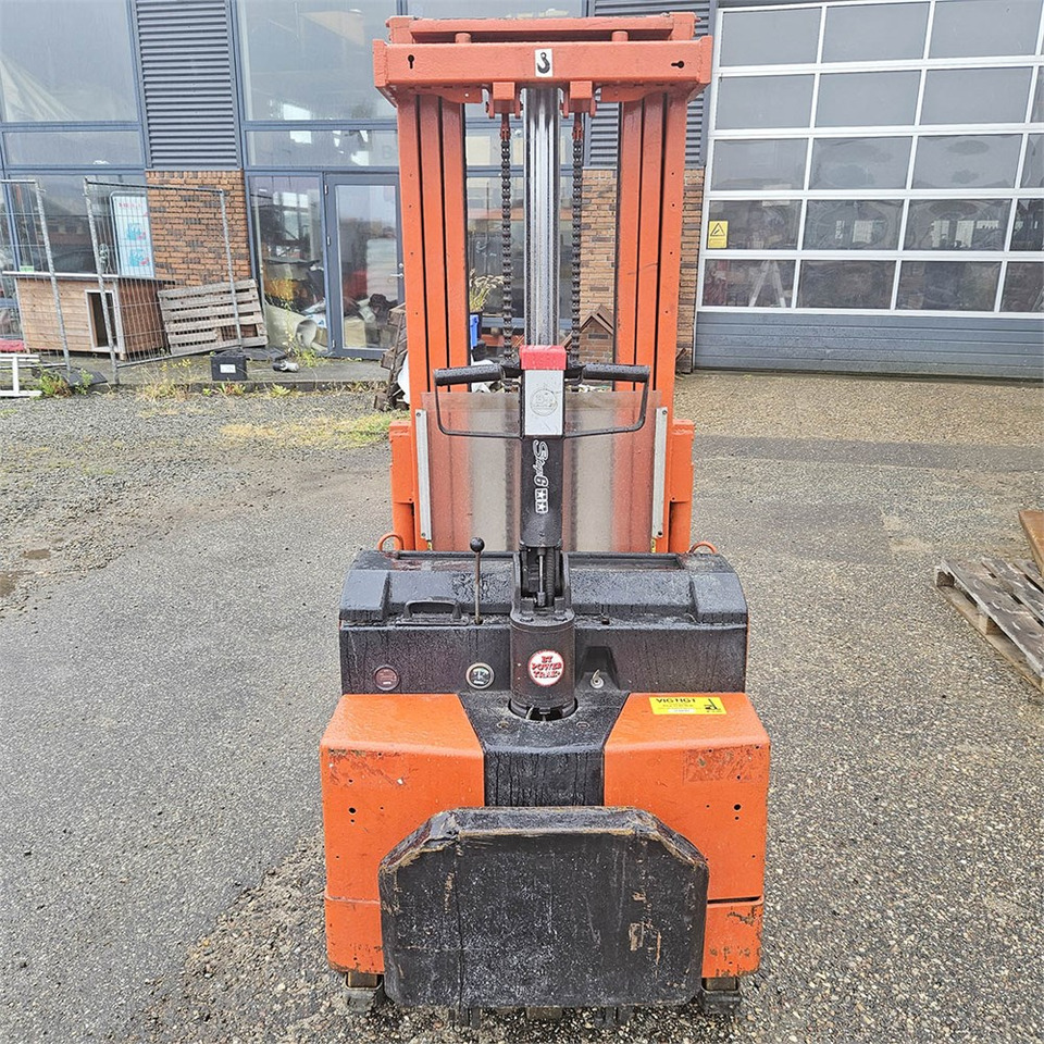 BT LSF 1250E - Kézi raklapemelő: 4 kép. BT LSF 1250E - Kézi raklapemelő: 4 kép.