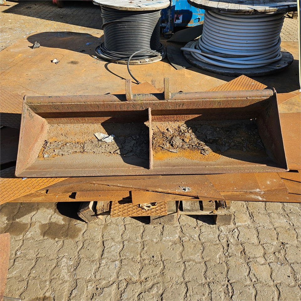 Beco Skovle - Kotró kanál - Építőipari gépek: 5 kép. Beco Skovle - Kotró kanál - Építőipari gépek: 5 kép.