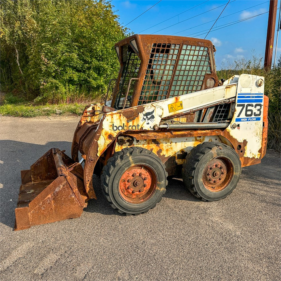 Bobcat 763 H - Mini homlokrakodó: 2 kép. Bobcat 763 H - Mini homlokrakodó: 2 kép.