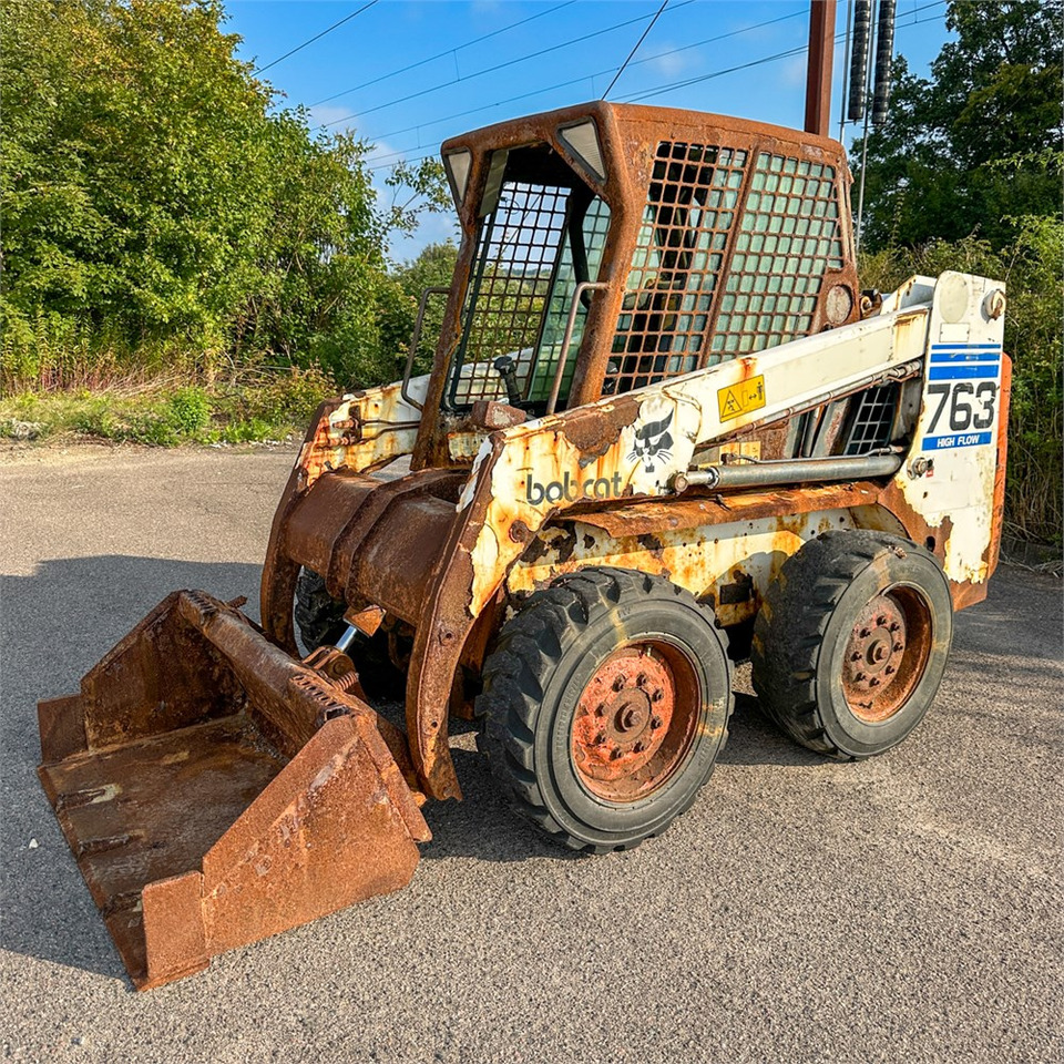 Bobcat 763 H - Mini homlokrakodó: 1 kép. Bobcat 763 H - Mini homlokrakodó: 1 kép.