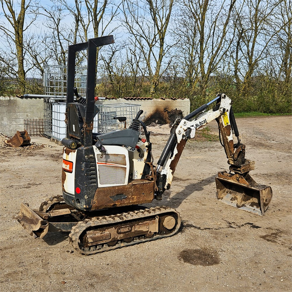 Bobcat E10 - Minikotró: 5 kép. Bobcat E10 - Minikotró: 5 kép.