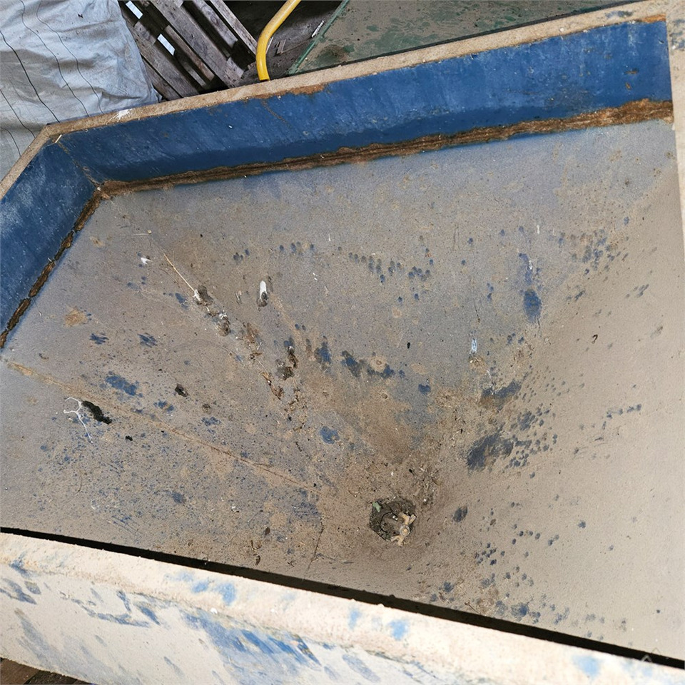 Bogballe B-700 - Műtrágyaszóró gép: 5 kép. Bogballe B-700 - Műtrágyaszóró gép: 5 kép.