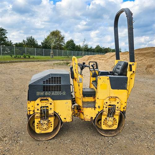 Bomag BW 80 ADH-2 - Úthenger: 2 kép. Bomag BW 80 ADH-2 - Úthenger: 2 kép.