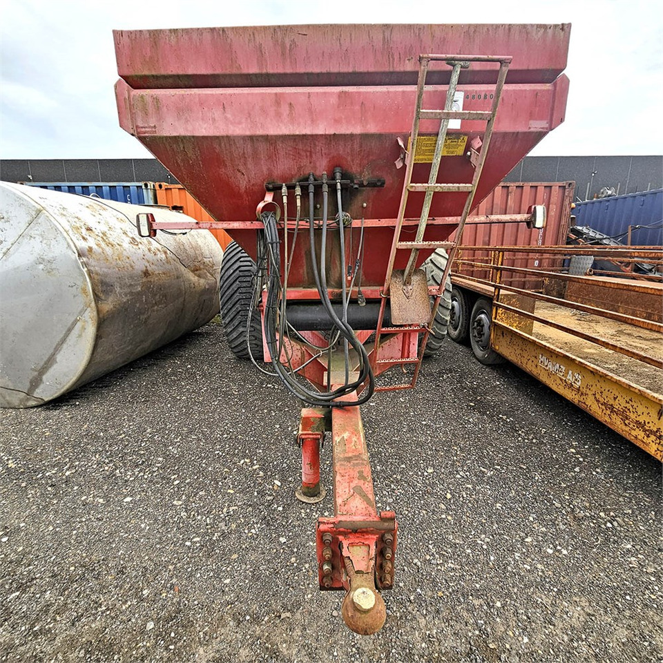 Bredal K85 - Homok-/ Sószóró, Többcélú/ Speciális jármű: 3 kép. Bredal K85 - Homok-/ Sószóró, Többcélú/ Speciális jármű: 3 kép.