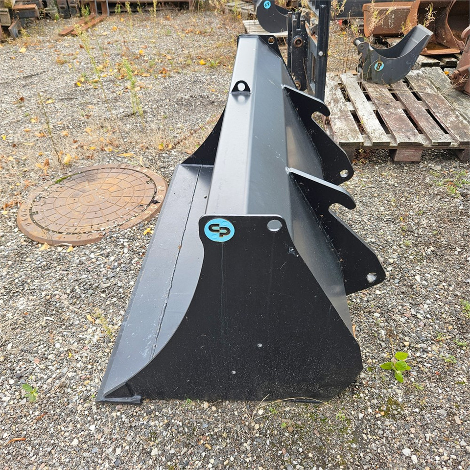 CP 150 cm - Rakodókanál: 1 kép. CP 150 cm - Rakodókanál: 1 kép.