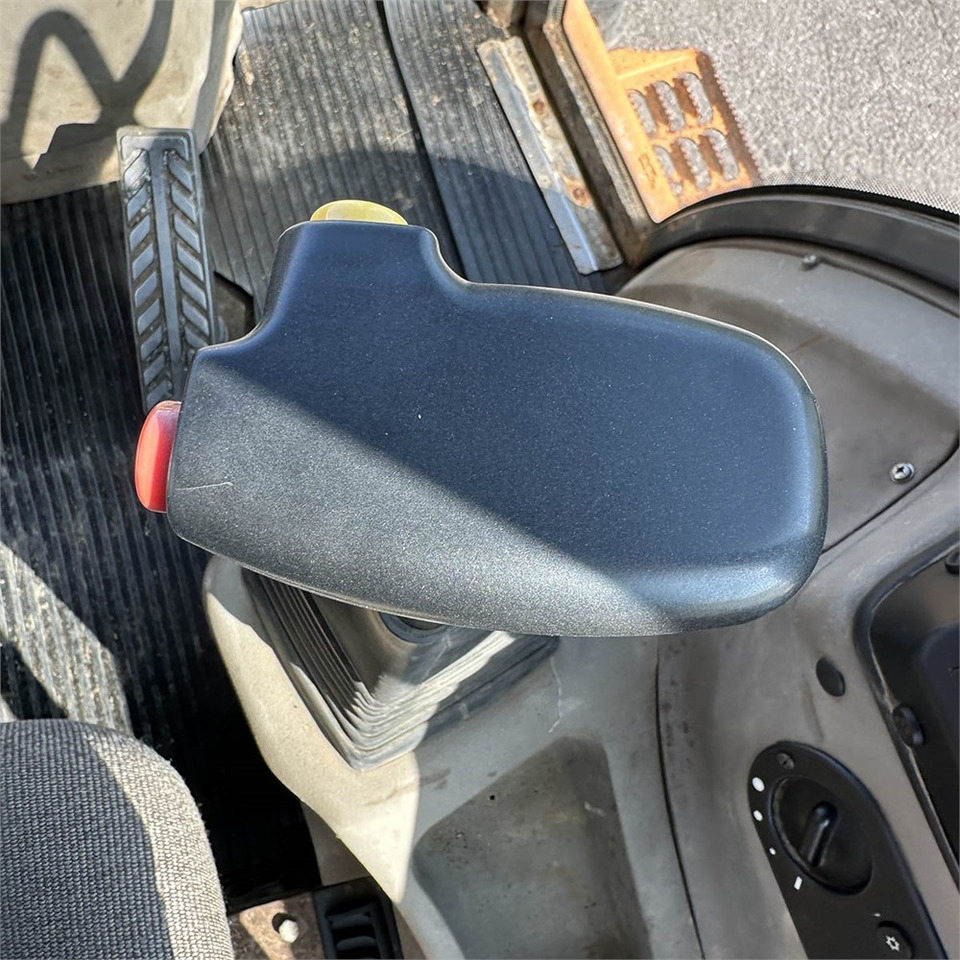 Kotrórakodó Case 695SM-4PS: 28 kép.