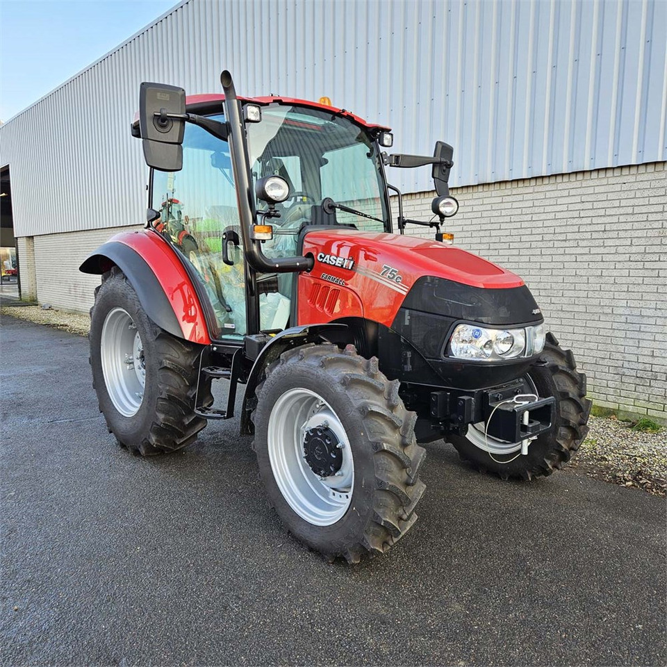 Case 75C Farmall - Traktor: 2 kép. Case 75C Farmall - Traktor: 2 kép.