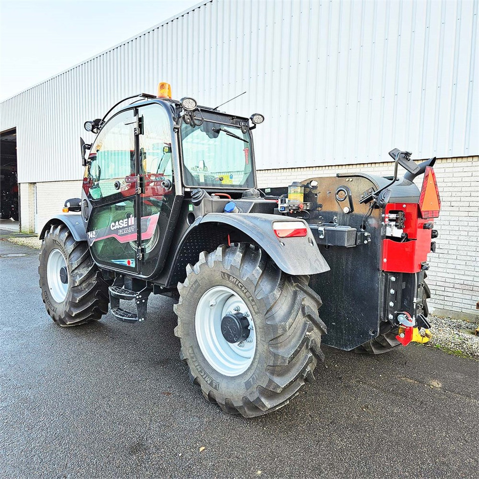 Case Farmlift 742 - Teleszkópos rakodó: 4 kép. Case Farmlift 742 - Teleszkópos rakodó: 4 kép.