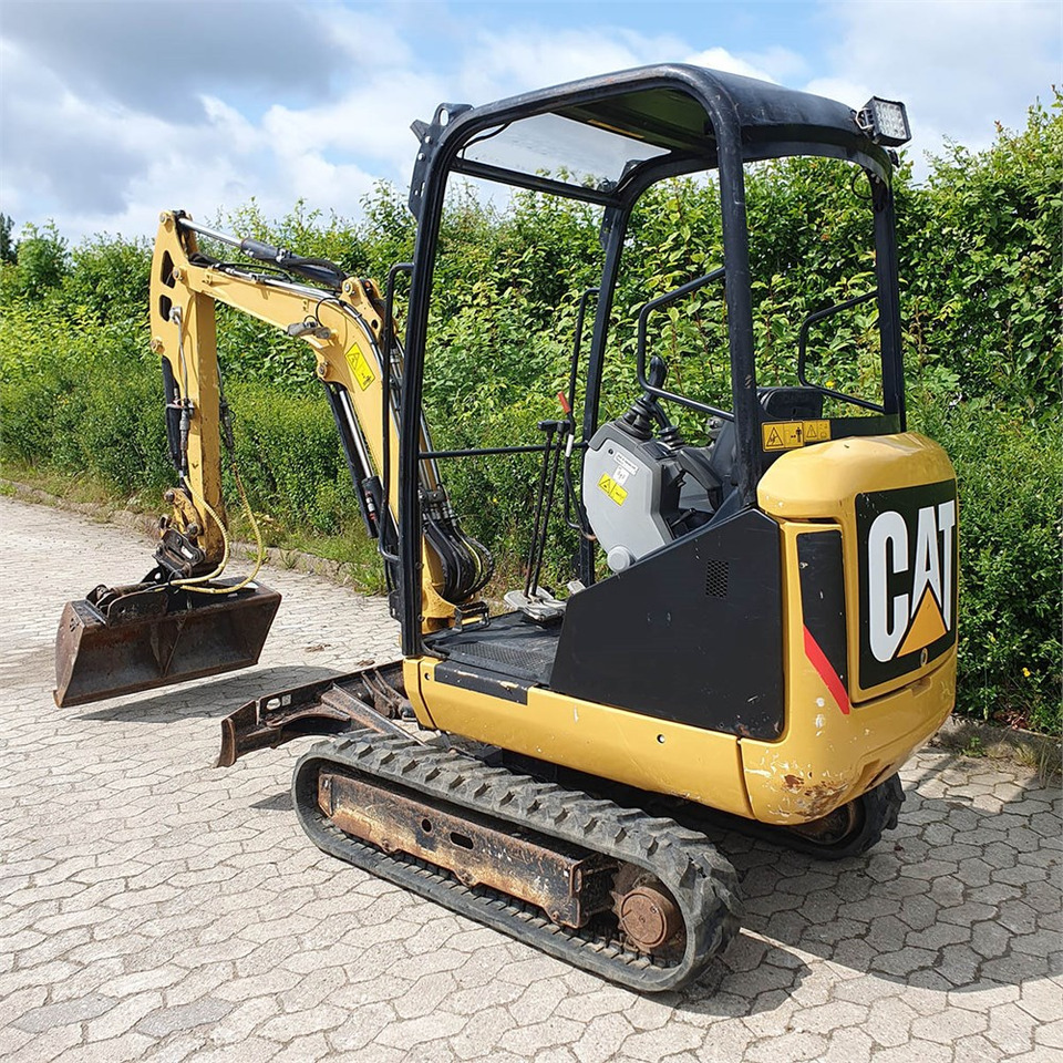 Caterpillar 301.7 D - Minikotró: 3 kép. Caterpillar 301.7 D - Minikotró: 3 kép.