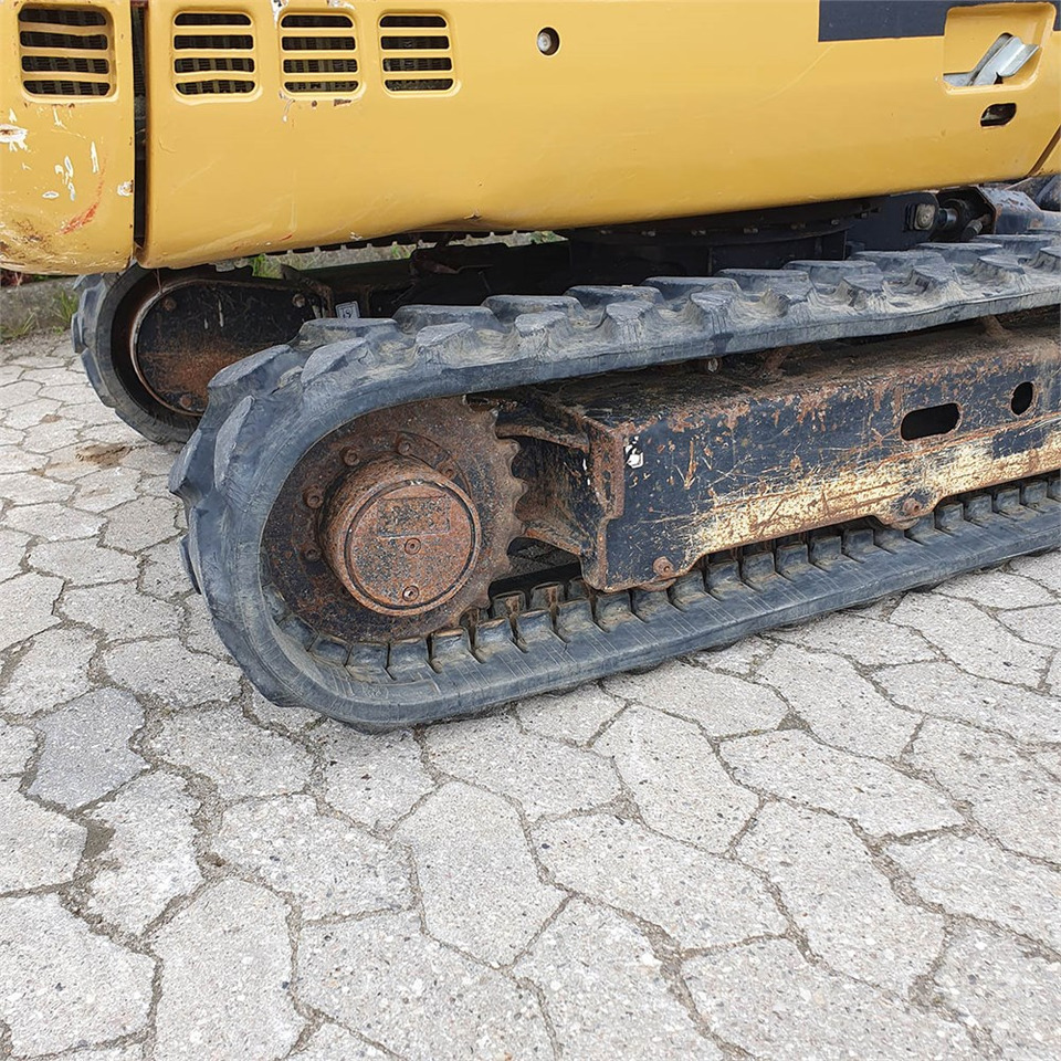 Minikotró Caterpillar 301.7 D: 24 kép.