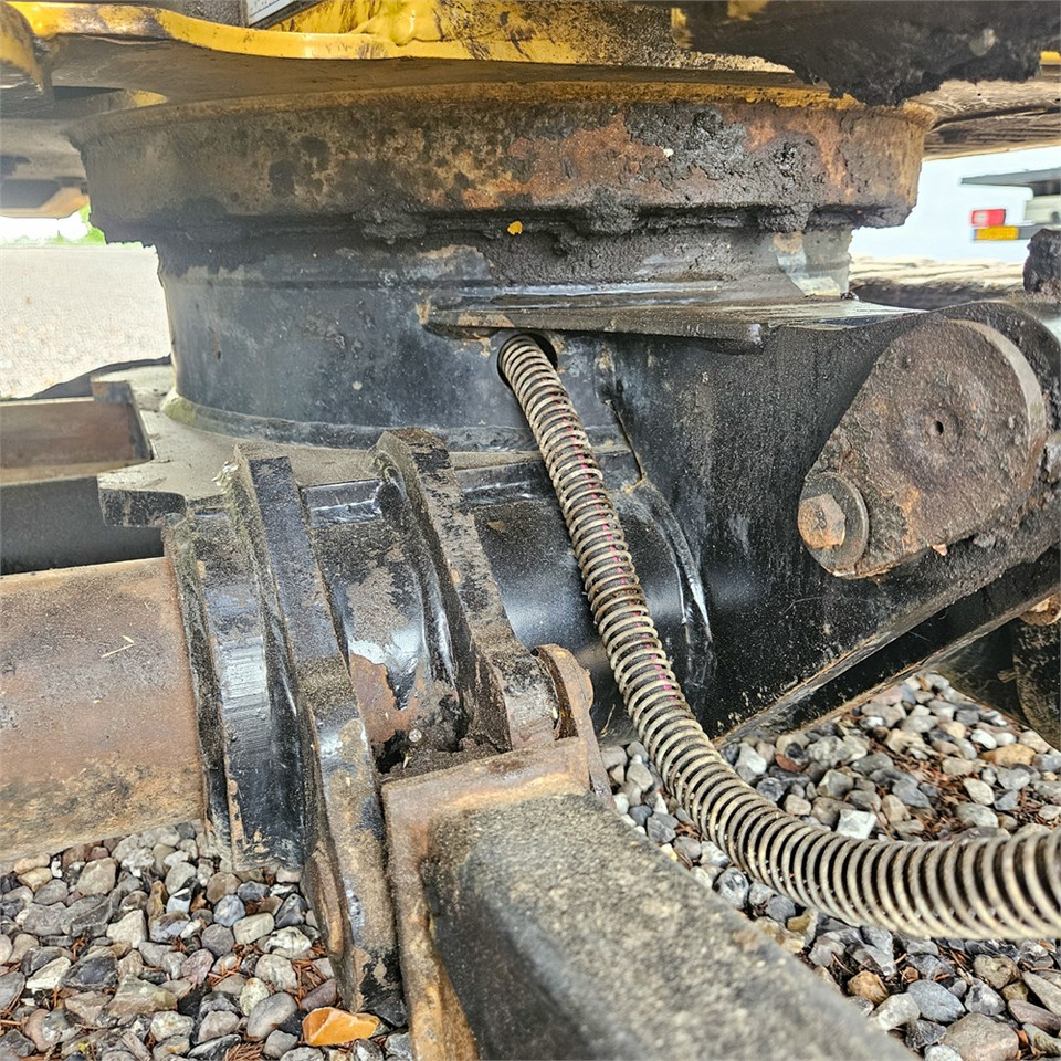 Minikotró Caterpillar 301.8: 20 kép.