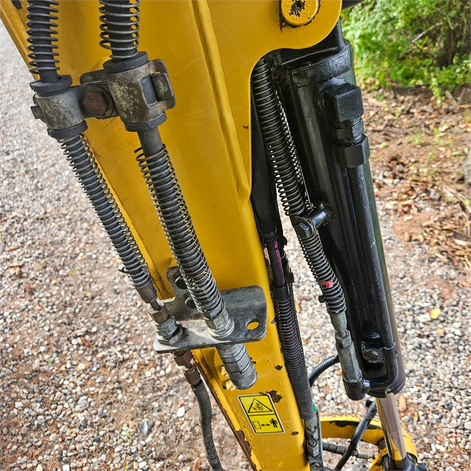 Minikotró Caterpillar 301.8: 29 kép.