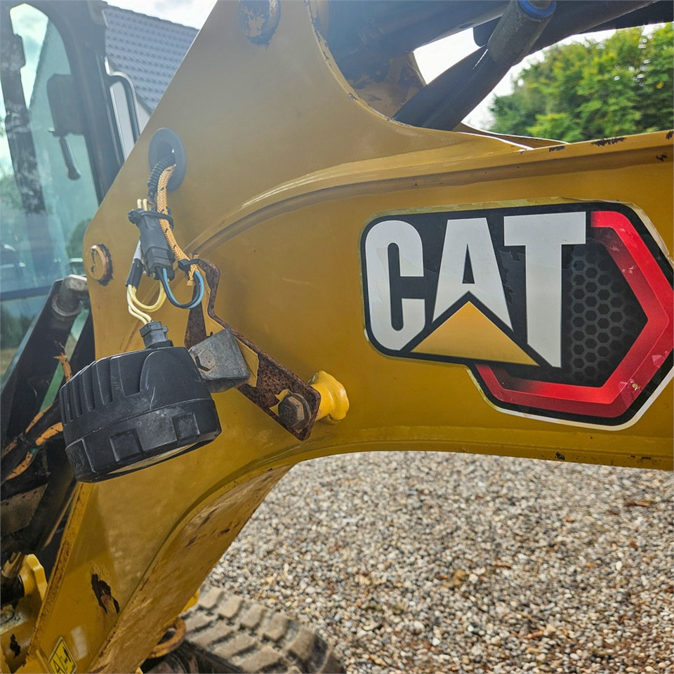Minikotró Caterpillar 301.8: 23 kép.