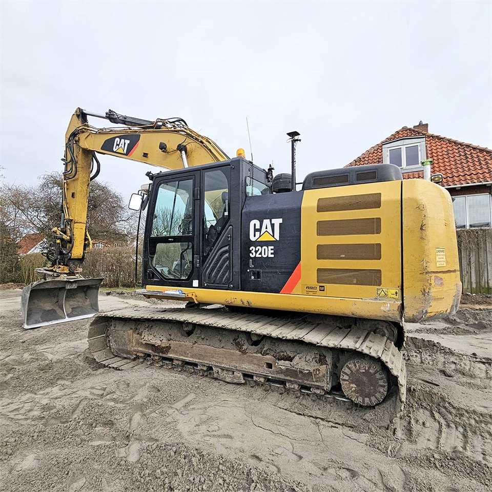 Caterpillar 320 EL - Lánctalpas kotró: 3 kép. Caterpillar 320 EL - Lánctalpas kotró: 3 kép.