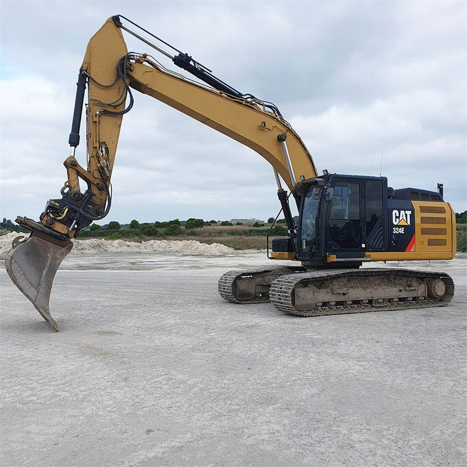 Caterpillar 324 EL - Lánctalpas kotró: 2 kép. Caterpillar 324 EL - Lánctalpas kotró: 2 kép.