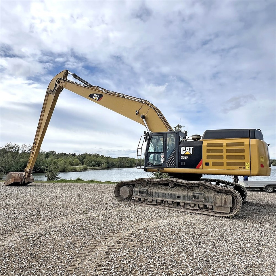 Caterpillar 352 F LRE - Lánctalpas kotró: 1 kép. Caterpillar 352 F LRE - Lánctalpas kotró: 1 kép.