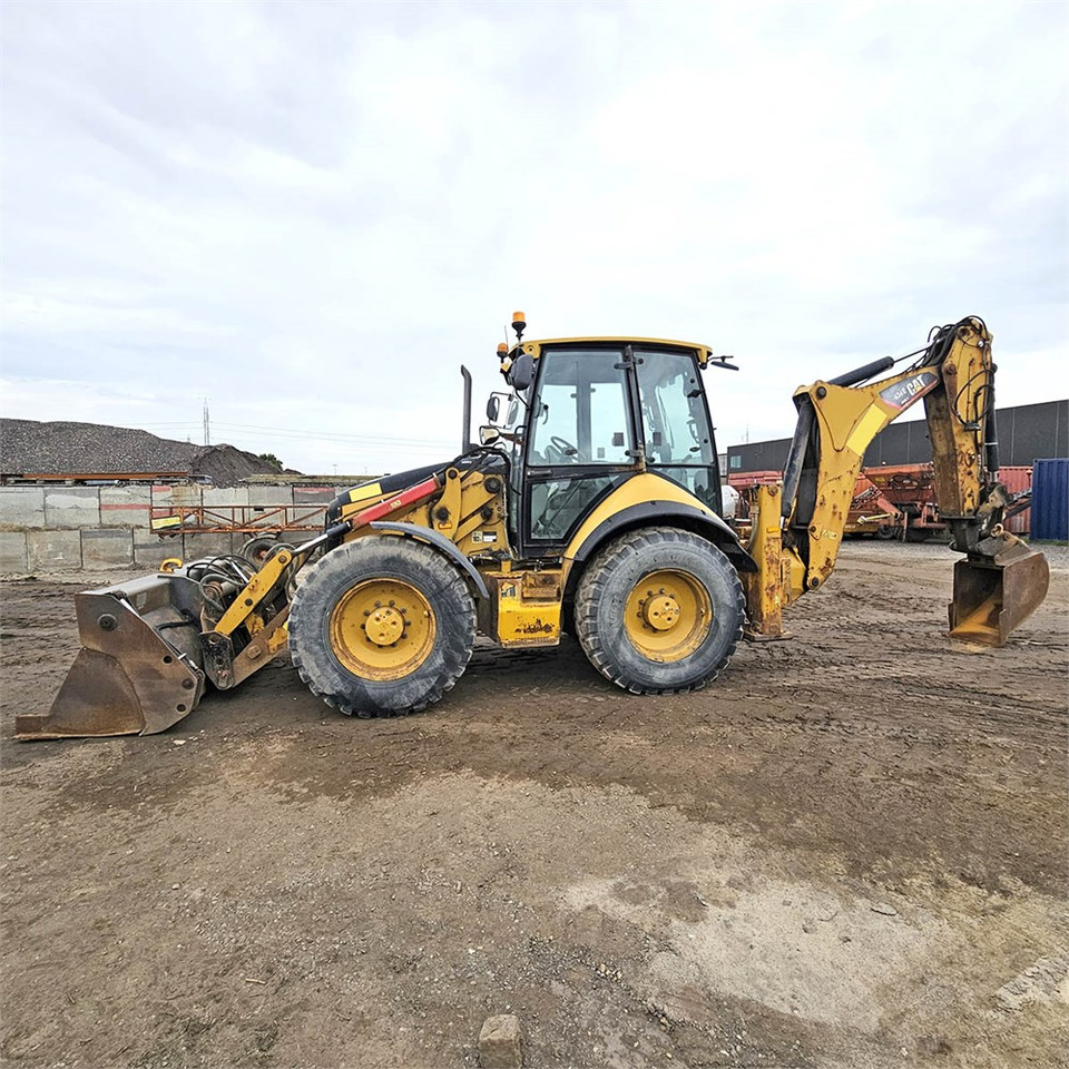 Caterpillar 434 E - Kotrórakodó: 2 kép. Caterpillar 434 E - Kotrórakodó: 2 kép.
