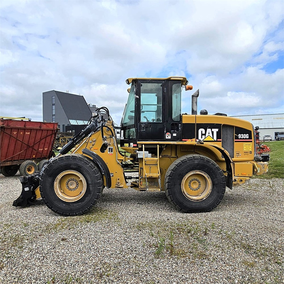 Caterpillar 930G - Gumikerekes homlokrakodó: 3 kép. Caterpillar 930G - Gumikerekes homlokrakodó: 3 kép.