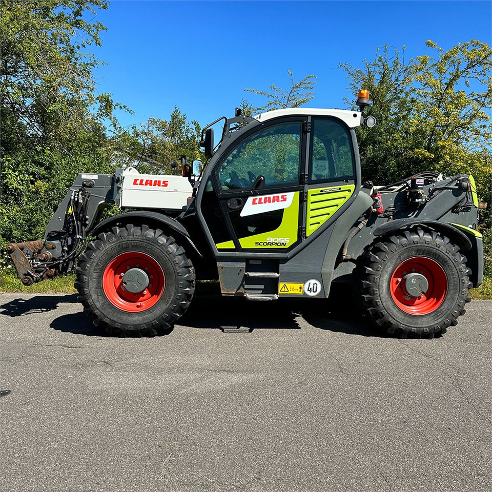 Claas 9055 Scorpion VP+ Agro - Teleszkópos rakodó: 2 kép. Claas 9055 Scorpion VP+ Agro - Teleszkópos rakodó: 2 kép.