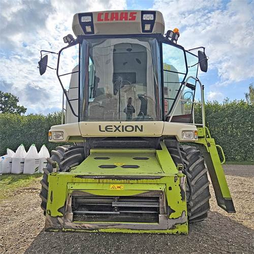 Claas Lexion 410 - Betakarító gép: 2 kép. Claas Lexion 410 - Betakarító gép: 2 kép.