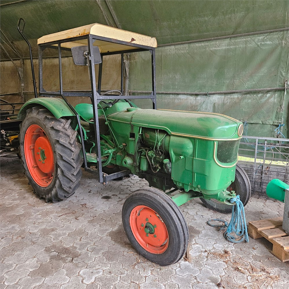 Deutz D4005 - Traktor: 1 kép. Deutz D4005 - Traktor: 1 kép.