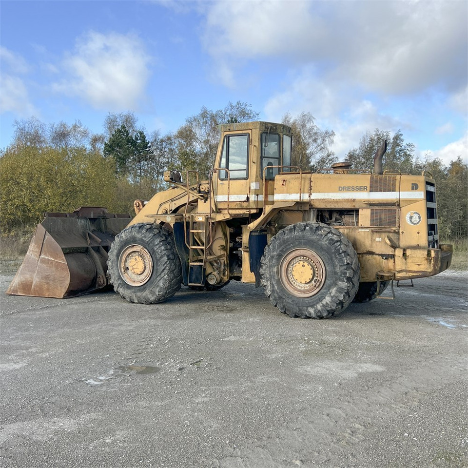 Dresser 560 B - Gumikerekes homlokrakodó: 5 kép. Dresser 560 B - Gumikerekes homlokrakodó: 5 kép.