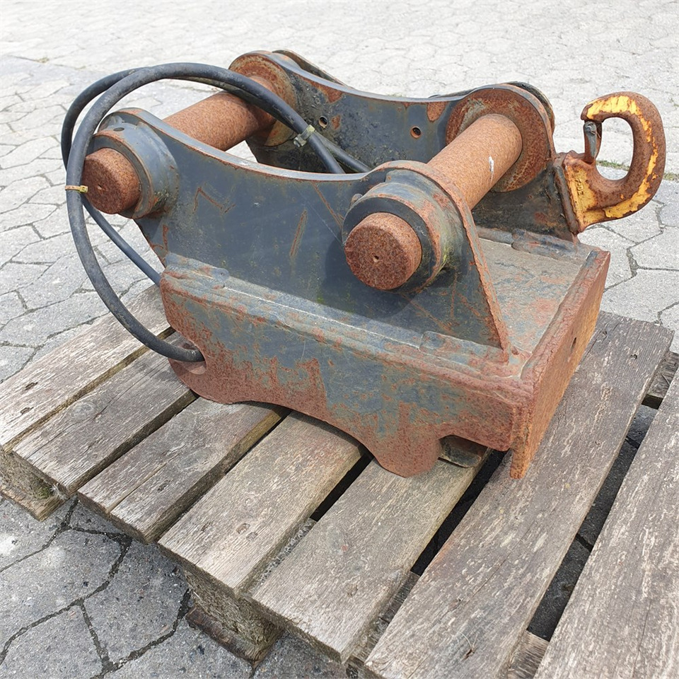 Engcon S45 - Gyorscsatlakozó - Kotrógép: 1 kép. Engcon S45 - Gyorscsatlakozó - Kotrógép: 1 kép.
