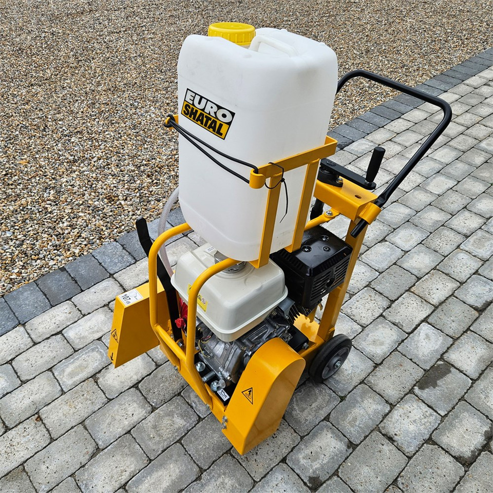 Euro Shatal CS 454M - Aszfaltozó gép: 1 kép. Euro Shatal CS 454M - Aszfaltozó gép: 1 kép.