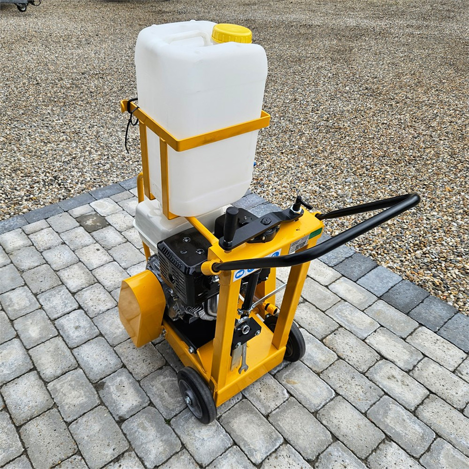 Euro Shatal CS 454M - Aszfaltozó gép: 4 kép. Euro Shatal CS 454M - Aszfaltozó gép: 4 kép.