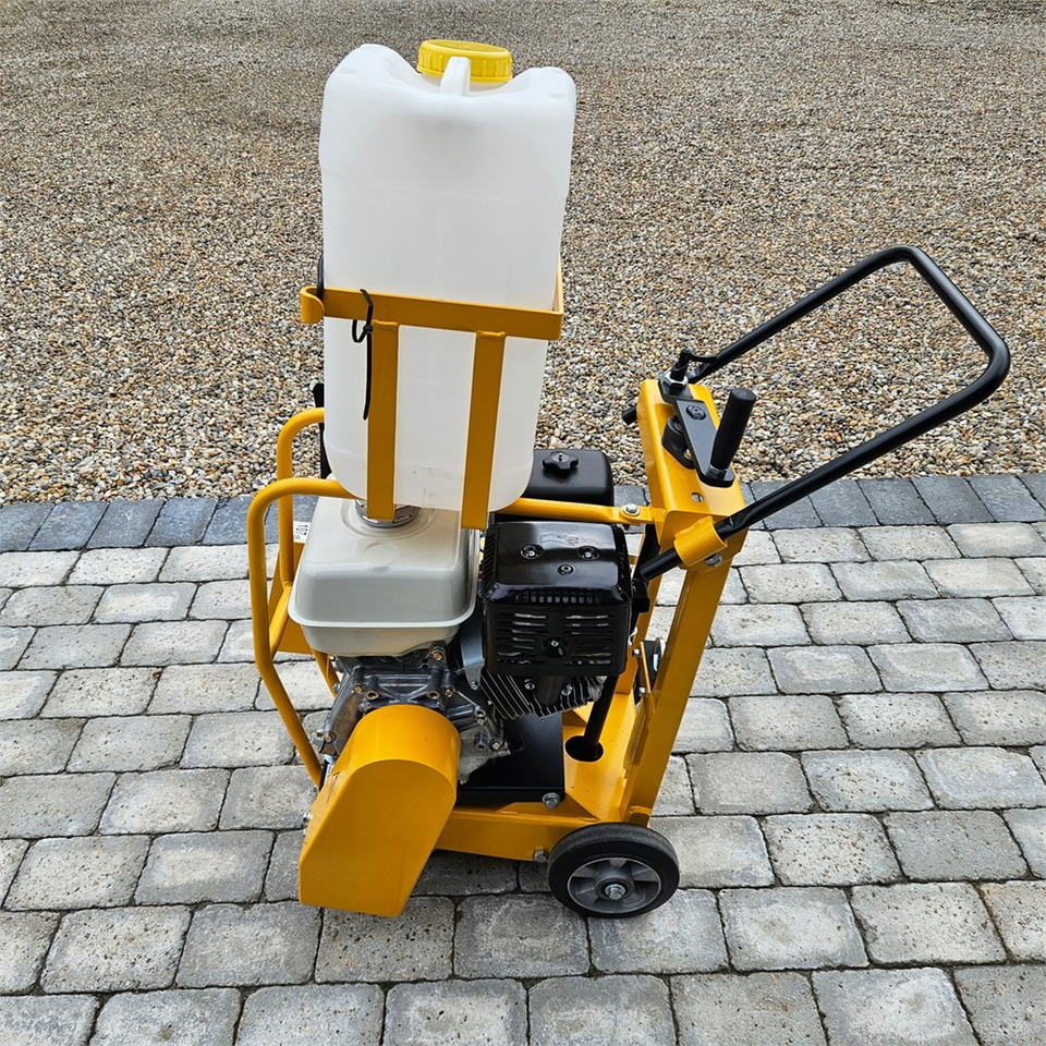 Euro Shatal CS 454M - Aszfaltozó gép: 3 kép. Euro Shatal CS 454M - Aszfaltozó gép: 3 kép.