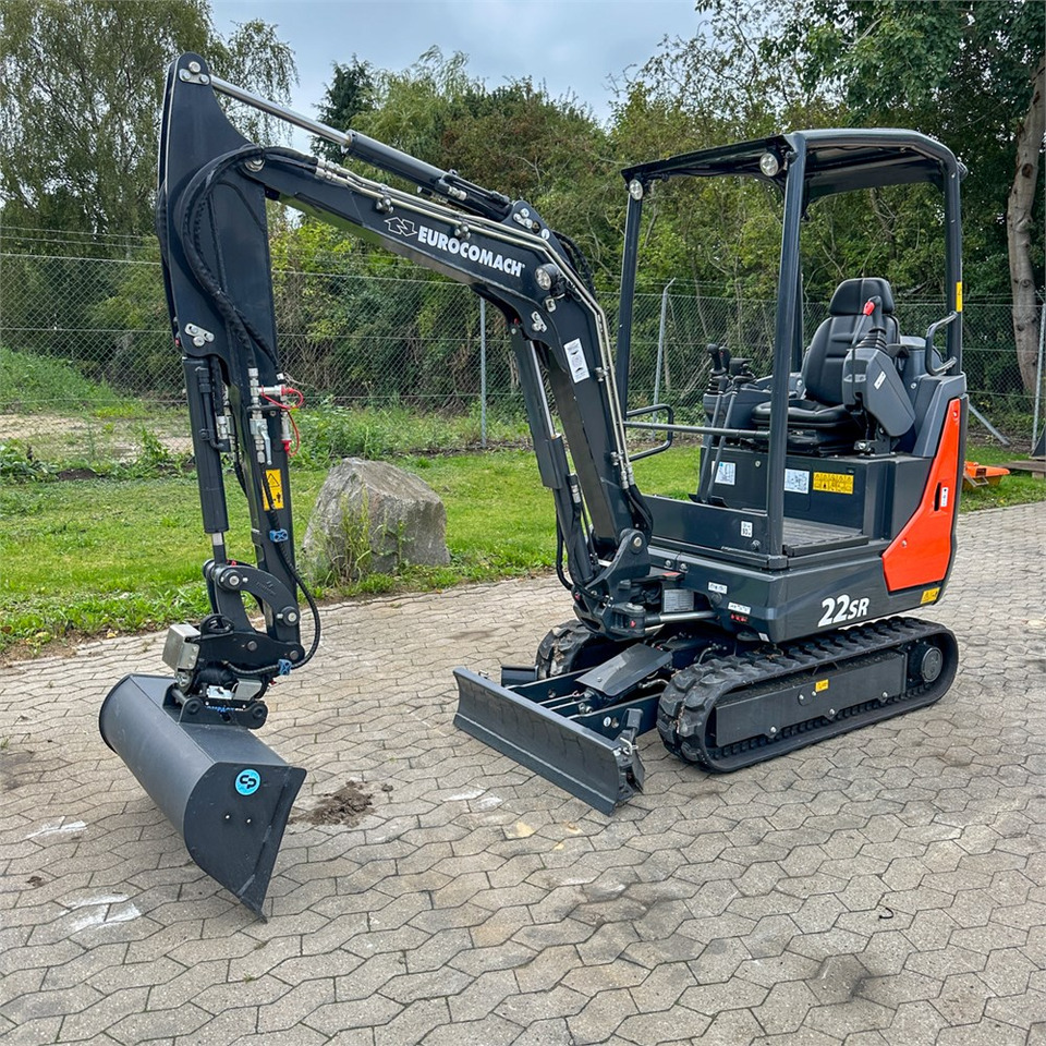 Eurocomach 22SR - Minikotró: 2 kép. Eurocomach 22SR - Minikotró: 2 kép.