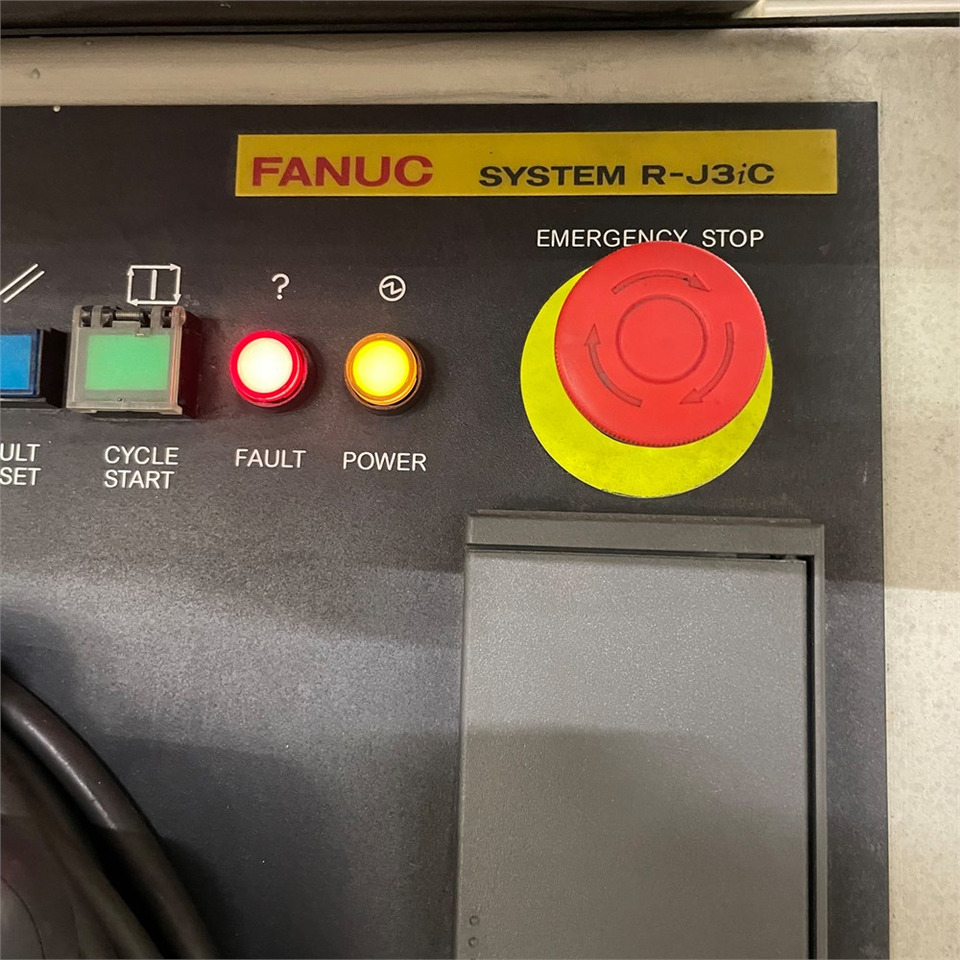 Fanuc Robot ARC Mate 120 iB - Hegesztőberendezés: 4 kép. Fanuc Robot ARC Mate 120 iB - Hegesztőberendezés: 4 kép.