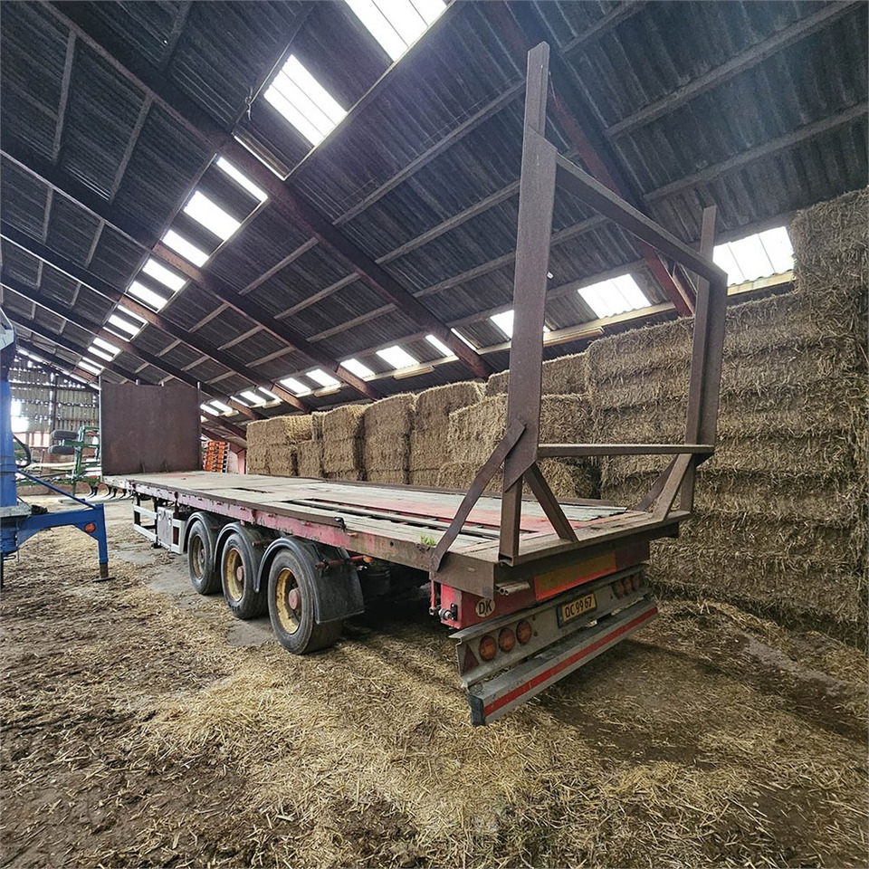 Faymonville Trailer - Mezőgazdasági platós pótkocsi: 1 kép. Faymonville Trailer - Mezőgazdasági platós pótkocsi: 1 kép.