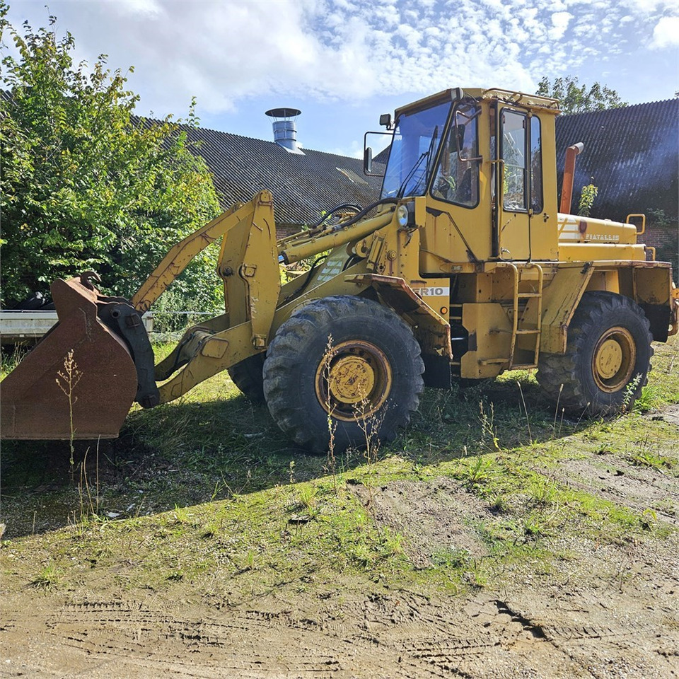 Fiat-Allis FR10 - Gumikerekes homlokrakodó: 1 kép. Fiat-Allis FR10 - Gumikerekes homlokrakodó: 1 kép.