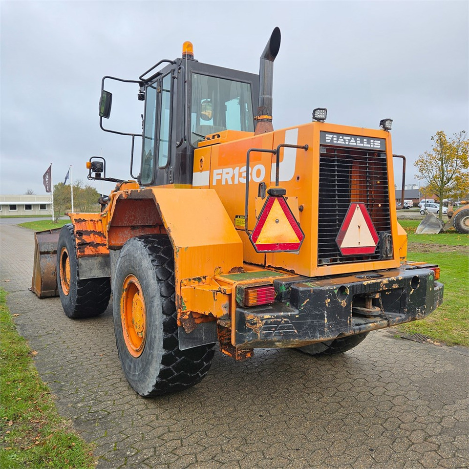 Gumikerekes homlokrakodó Fiat-Allis FR130: 7 kép.