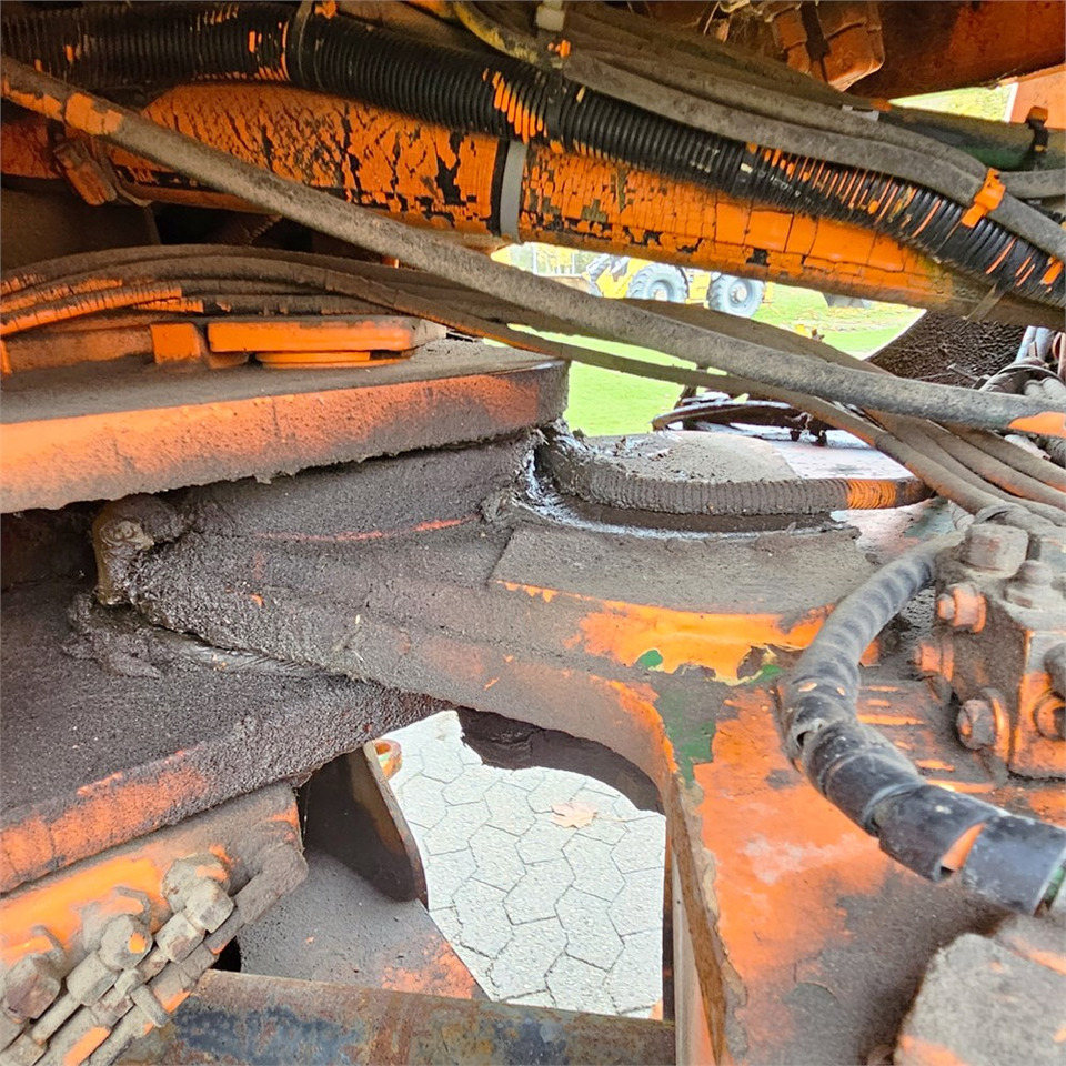 Gumikerekes homlokrakodó Fiat-Allis FR130: 42 kép.