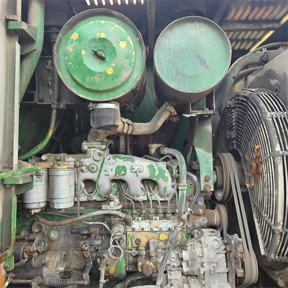 Gumikerekes homlokrakodó Fiat-Allis FR130: 47 kép.