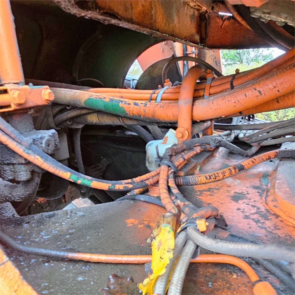 Gumikerekes homlokrakodó Fiat-Allis FR130: 41 kép.