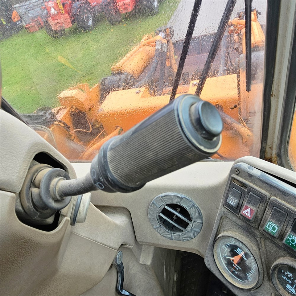 Gumikerekes homlokrakodó Fiat-Allis FR130: 23 kép.