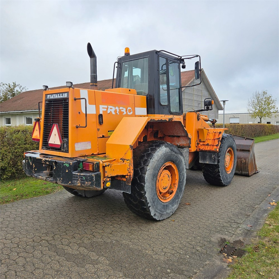 Fiat-Allis FR130 - Gumikerekes homlokrakodó: 5 kép. Fiat-Allis FR130 - Gumikerekes homlokrakodó: 5 kép.