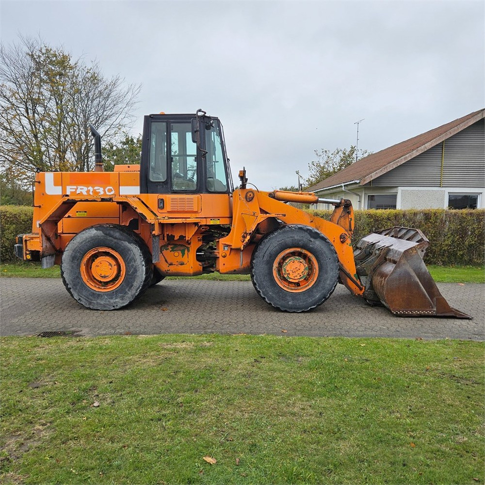 Fiat-Allis FR130 - Gumikerekes homlokrakodó: 3 kép. Fiat-Allis FR130 - Gumikerekes homlokrakodó: 3 kép.