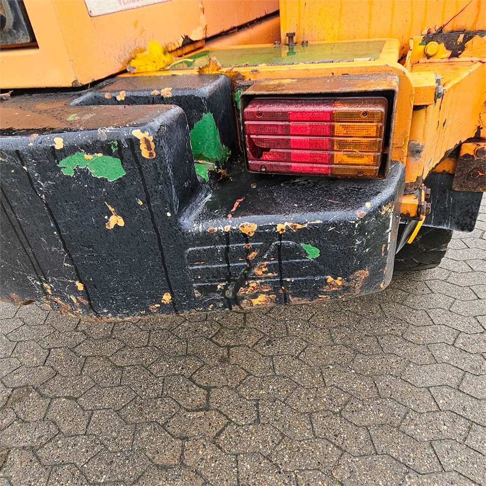 Gumikerekes homlokrakodó Fiat-Allis FR130: 45 kép.