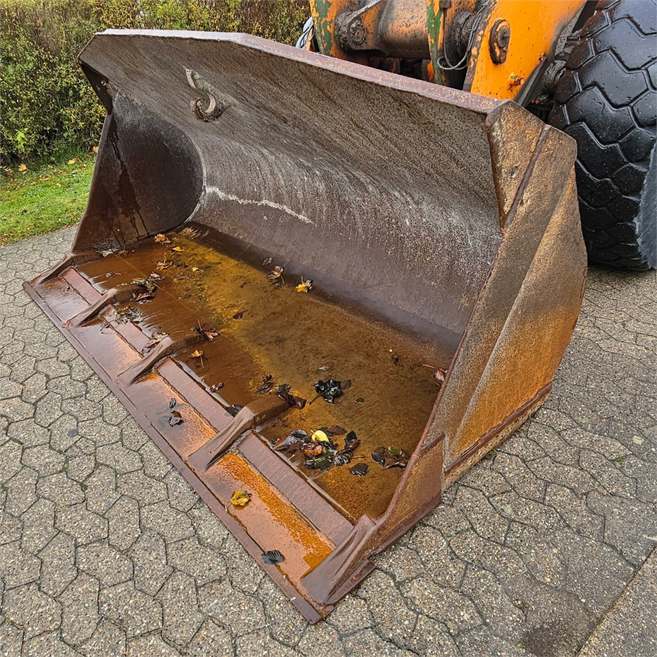 Gumikerekes homlokrakodó Fiat-Allis FR130: 36 kép.