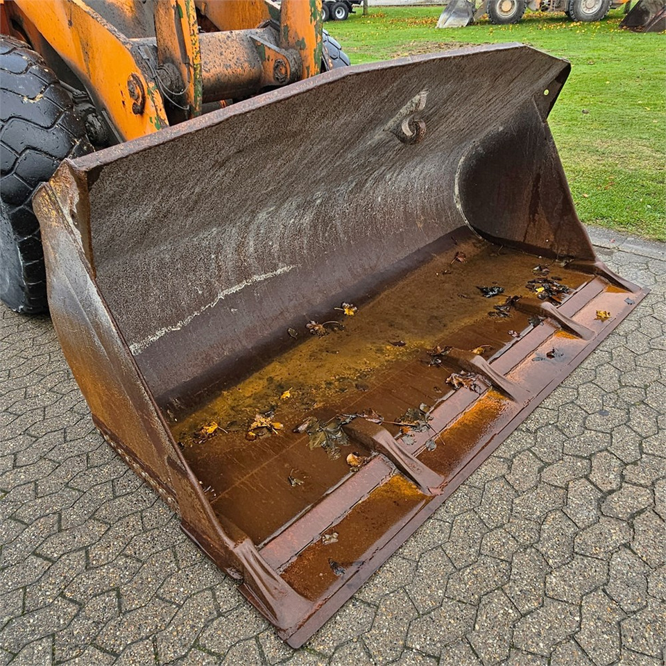 Gumikerekes homlokrakodó Fiat-Allis FR130: 37 kép.