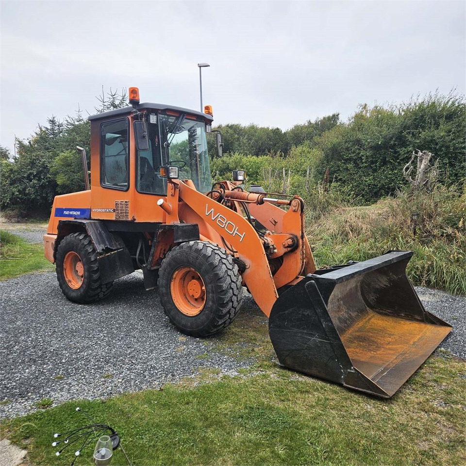 Fiat-Hitachi W80 H - Gumikerekes homlokrakodó: 1 kép. Fiat-Hitachi W80 H - Gumikerekes homlokrakodó: 1 kép.