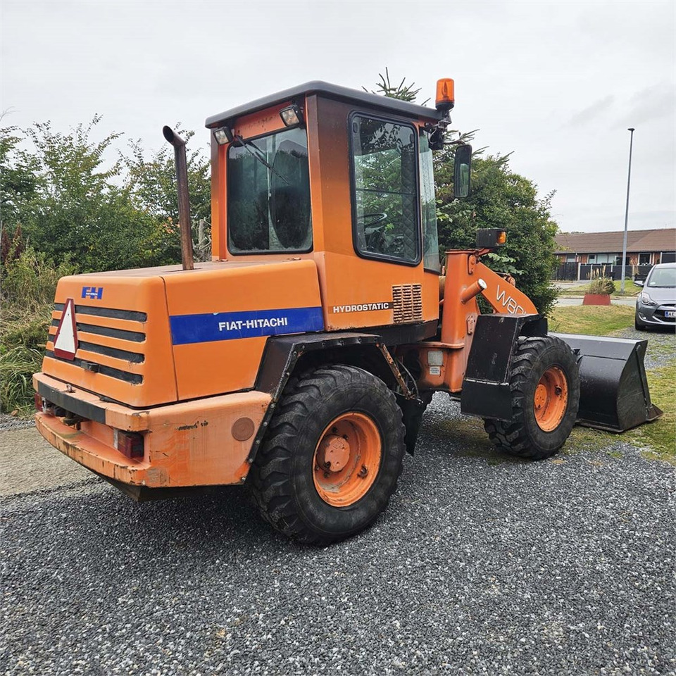 Fiat-Hitachi W80 H - Gumikerekes homlokrakodó: 3 kép. Fiat-Hitachi W80 H - Gumikerekes homlokrakodó: 3 kép.