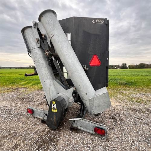 Fliegl ULS 400/500 - Állattartás gépei: 3 kép. Fliegl ULS 400/500 - Állattartás gépei: 3 kép.