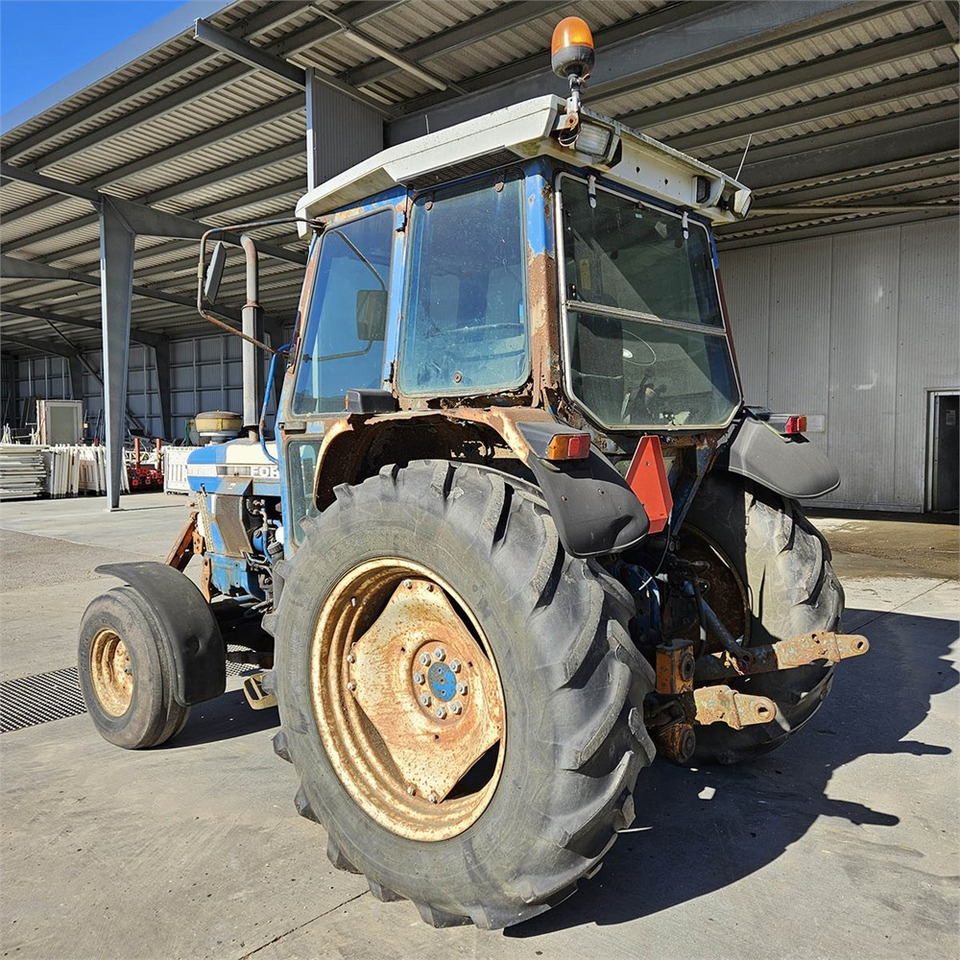 Ford 6810 - Traktor: 3 kép. Ford 6810 - Traktor: 3 kép.